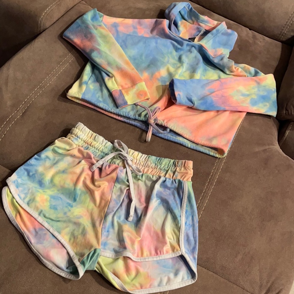 Rue 21 tie dye crop hoodie and shorts